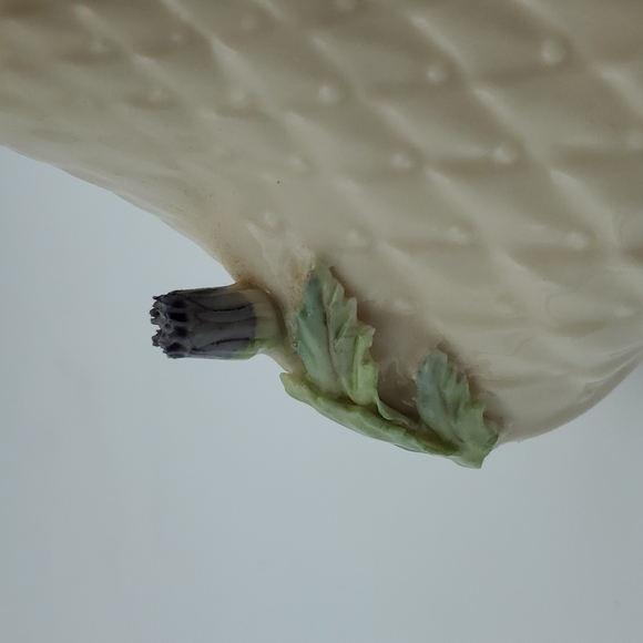 Belleek Ireland Thistle Vase / Belleek Ireland Beautiful Vintage Vase - Picture 2 of 6